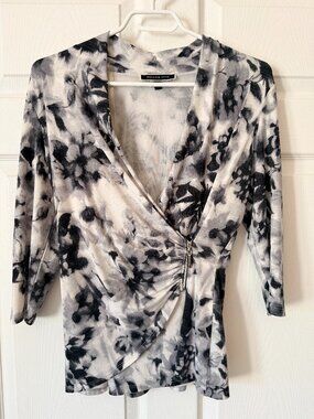 Melanie Lyne Black and White Floral Silver-Zipper Wrap Blouse, NWOT, Size Small